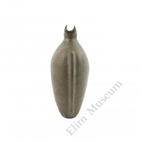 1244   A Song Dynasty Crackle Glaze Ge-Ware Fish Shape Vase